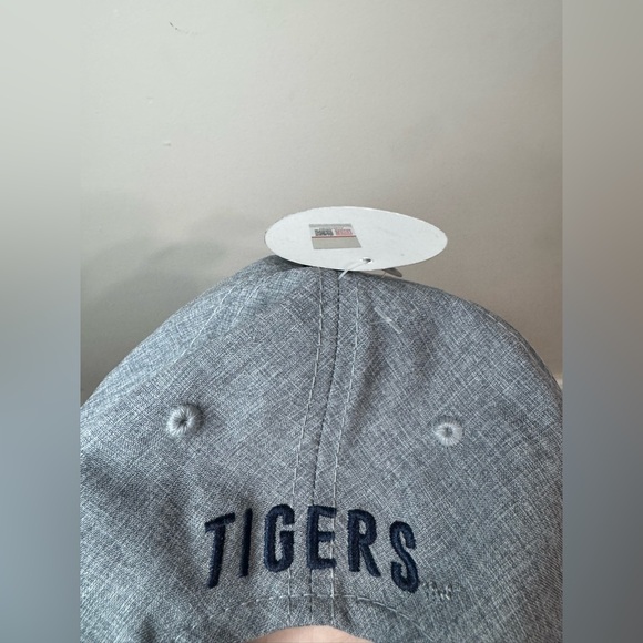 Captivating | NWT Auburn University Gray Logo Adjustable Hat - Picture 5 of 6